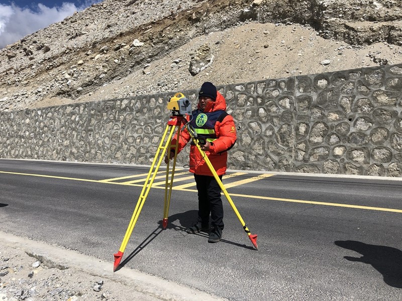 Latest measurement of height of Mount Qomolangma good test of China's scientific and technological strength