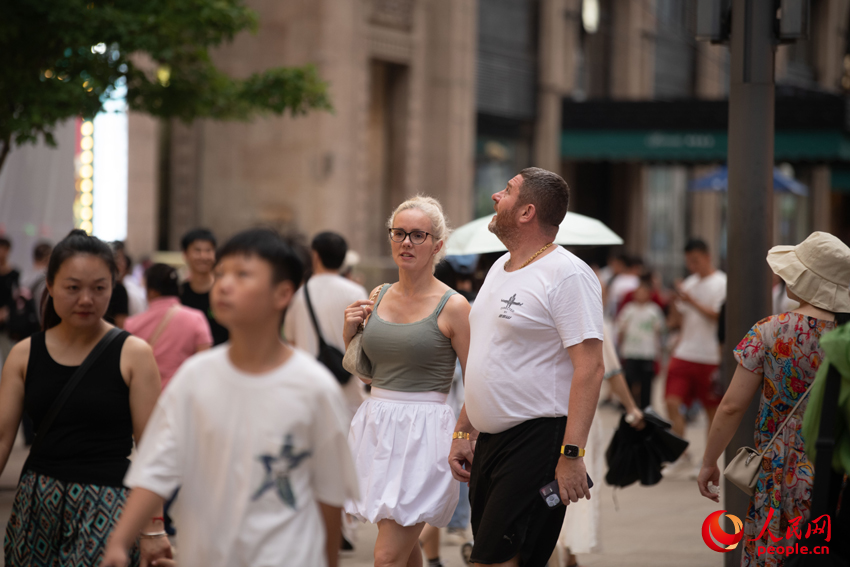 In pics: Shanghai welcomes an increasing number of foreign tourists