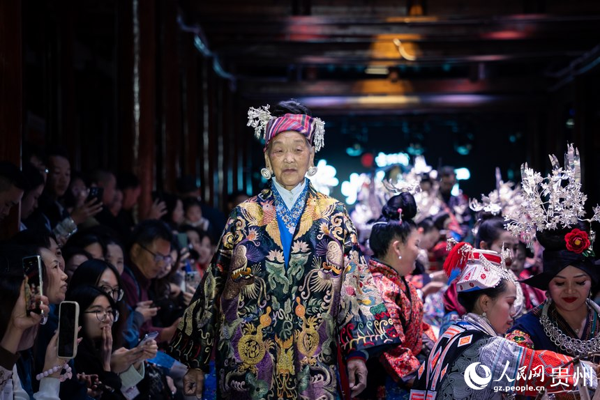 In pics: Village fashion show in SW China's Guizhou makes splash