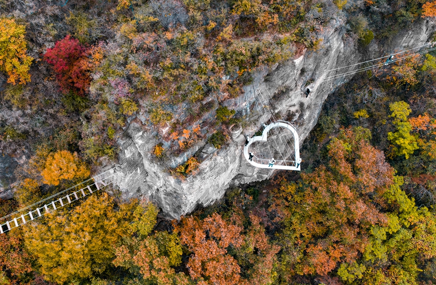 Global geopark in C China's Henan offers picturesque autumn views