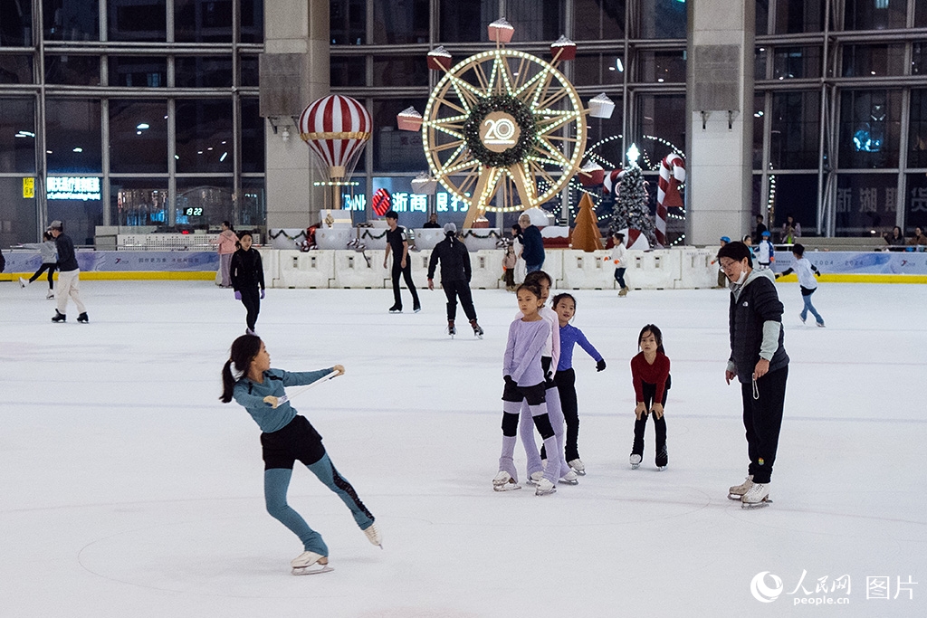 In pics: Winter sports boom across China