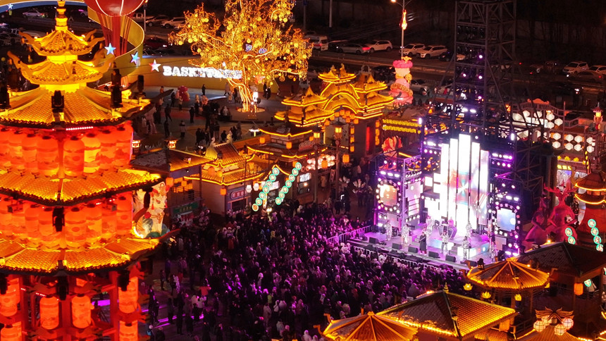 Ice and snow sculptures wow visitors at opening ceremony of tourist season in Liaoyuan, NE China's Jilin