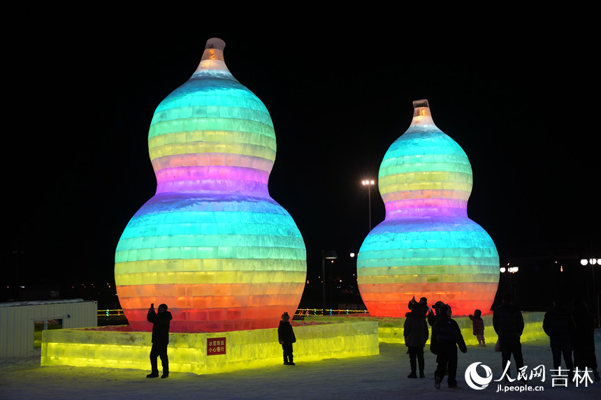 Ice and snow sculptures wow visitors at opening ceremony of tourist season in Liaoyuan, NE China's Jilin