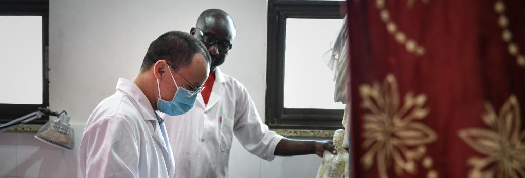 Chinese medical team provides medical services for patients in Chad