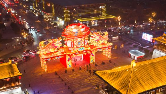 Ancient capital Xi'an ready for Spring Festival 	 	 An aerial drone photo shows people visiting the Datang Everbright City scenic area in Xi'an, northwest China's Shaanxi Province, Jan. 22, 2025. As the Spring Festival approaches, Xi'an, one of the ancient capitals in Chinese history, is brimming with bright lights and splendid festive atmosphere.