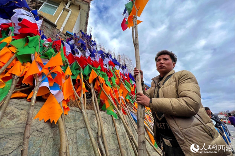 A look at the festive vibes of Tibetan New Year in a Lhasa market, SW China's Xizang