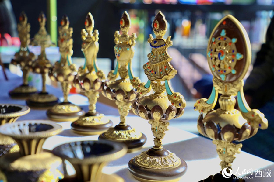 A look at the festive vibes of Tibetan New Year in a Lhasa market, SW China's Xizang