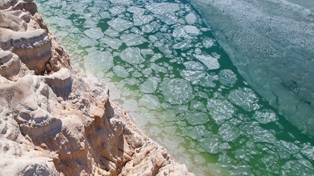 Ulungur Lake starts to thaw in NW China's Xinjiang