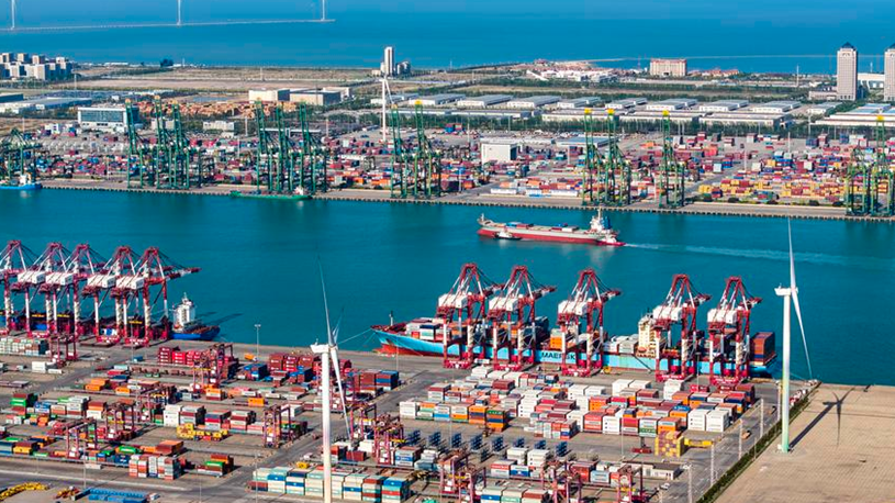 China draws foreign investment as "oasis of certainty" 	 	 In an increasingly unpredictable global environment, China is becoming an "oasis of certainty" as it continues to build up industrial strength and foster institutional opening-up, drawing influential foreign investors from tech giants to automakers into the world's second-largest economy.