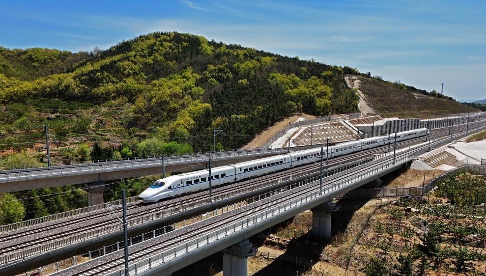 China to handle 144 mln railway passenger trips over May Day holiday