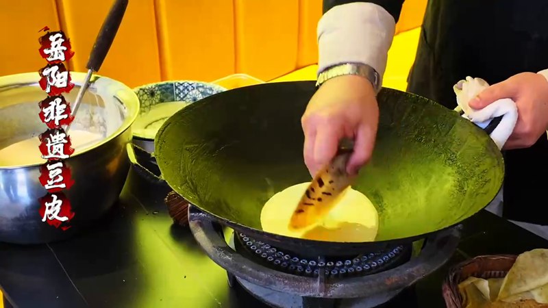Get a taste of Yueyang through Yueyang Doupi!        
