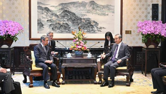 China's top diplomat meets Japanese trade association president 	 	China's top diplomat Wang Yi met with Yohei Kono, president of the Japanese Association for the Promotion of International Trade (JAPIT), on Wednesday in Beijing. Wang, a member of the Political Bureau of the Communist Party of China Central Committee and director of the Office of the Central Commission for Foreign Affairs, expressed great appreciation for Kono's long-term commitment to the China-Japan friendship.