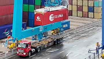 Exploring 'rainbow port' in N China's Tianjin        