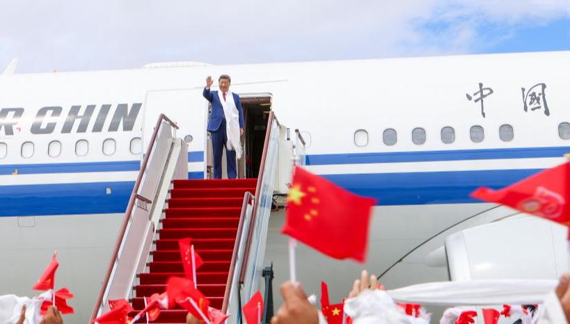 Xi leaves Xizang after attending region's 60th founding anniversary celebrations 	 	Chinese President Xi Jinping on Thursday left Xizang after attending celebrations for the autonomous region's 60th founding anniversary. As Xi, also general secretary of the Communist Party of China Central Committee and chairman of the Central Military Commission, was leaving Xizang, crowds lined the streets and gathered at the airport to see him off.