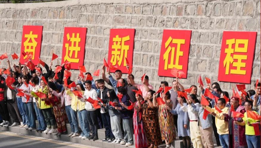 Xi arrives in Urumqi for celebrations of 70th founding anniversary of Xinjiang Uygur Autonomous Region 	 	Chinese President Xi Jinping, who leads a central delegation, arrived in Urumqi, capital of Xinjiang Uygur Autonomous Region, on Tuesday to attend activities marking the region's 70th founding anniversary. 