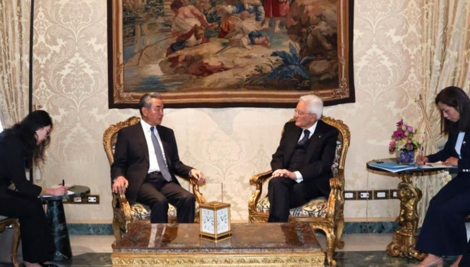 Chinese FM calls for stronger China-Italy cooperation to advance world peace, development 	 	Visiting Chinese Foreign Minister Wang Yi on Thursday called on Italy to work with China to make new contributions to world peace and the progress of human civilization. 