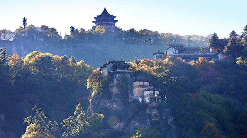 Autumn colors blanket Kongtong Mountain scenic area in NW China's Gansu
