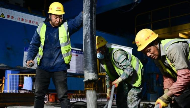 Bridge of Hefei-Wuhan high-speed railway achieves closure in Anhui 	 	People work at the construction site of a bridge of the Hefei-Wuhan high-speed railway over the Shanghai-Chengdu expressway in Jinzhai County of Lu'an City, east China's Anhui Province, Dec. 2, 2025. The 1,940.57-meter bridge achieved its closure on Tuesday. 