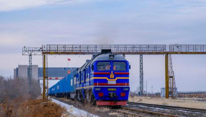 China-Mongolia border port sees rise in cross-border traffic 	 	Erenhot, the largest land port on the China-Mongolia border, is a pivotal point of the China-Mongolia-Russia Economic Corridor. As of Dec. 22, inbound and outbound passenger traffic volumes and the number of vehicles driving through Erenhot reached 2.753 million and 741,000, respectively, up by 8.8 percent and 12.1 percent compared with the same period of last year.