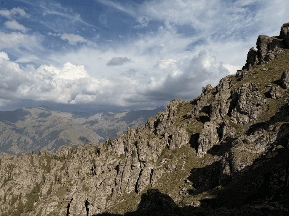 Mayashan, or Horse Tooth Mountain, at the Tianshan Mountains in Changji, northwest China's Xinjiang Uygur Autonomous Region. (People's Daily Online/Michael Kurtagh)