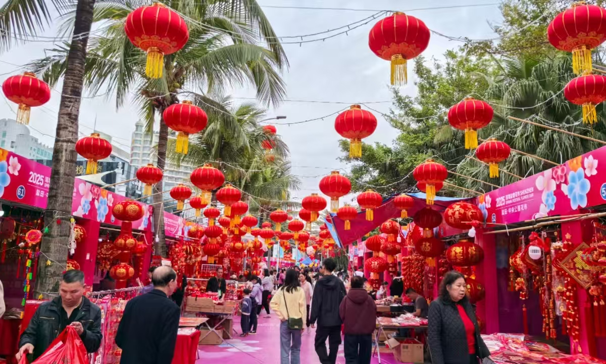 The Spring Festival flower market in Shenzhen, South China's Guangdong Province, is bustling with crowds on January 23, 2025, offering a variety of Chinese New Year decorations for sale. Photo: Zhang Yiyi/GT