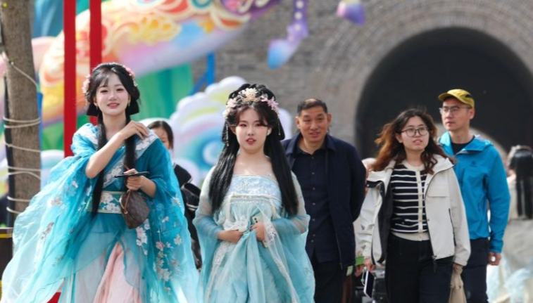 China records 135 mln domestic tourist trips during Qingming Festival holiday 	 	Tourists visit the Zhengding ancient city in Shijiazhuang, north China's Hebei Province, April 5, 2026. China recorded 135 million domestic tourist trips during the three-day Qingming Festival holiday, up 6.8 percent from a year earlier, while tourism spending rose 6.6 percent to nearly 61.37 billion yuan (8.9 billion U.S. dollars), according to the Ministry of Culture and Tourism on Tuesday. 