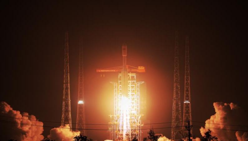 China's Long March-8 rocket launches new internet satellites 	 	China launched a Long March-8 carrier rocket on Tuesday in the southern island province of Hainan, sending 18 internet satellites into space. The rocket blasted off at 9:32 p.m. (Beijing Time) from the Hainan commercial spacecraft launch site. It successfully placed the payloads, the 7th batch of networking satellites for the Qianfan Constellation, into preset orbit.