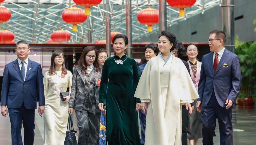 Peng Liyuan, Vietnam's first lady visit China's national center for performing arts 	 	Peng Liyuan, wife of General Secretary of the Communist Party of China Central Committee and Chinese President Xi Jinping, and Ngo Phuong Ly, wife of General Secretary of the Communist Party of Vietnam Central Committee and Vietnamese President To Lam, visited China's National Center for the Performing Arts (NCPA) in Beijing on Wednesday.