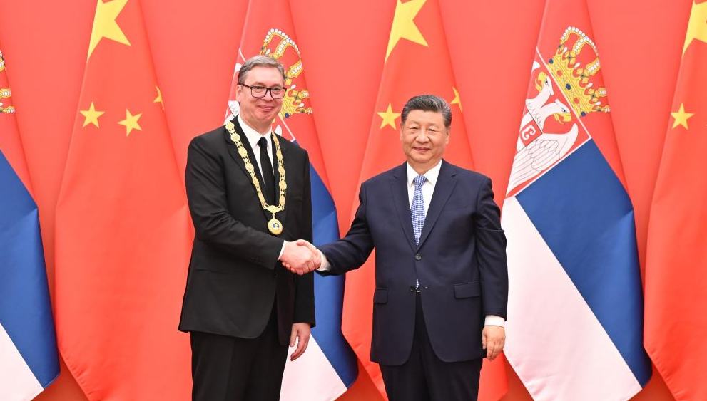 Xi awards Serbian President Aleksandar Vucic China's friendship medal 	 	Chinese President Xi Jinping awarded Serbian President Aleksandar Vucic the Friendship Medal of the People's Republic of China in Beijing on Monday.