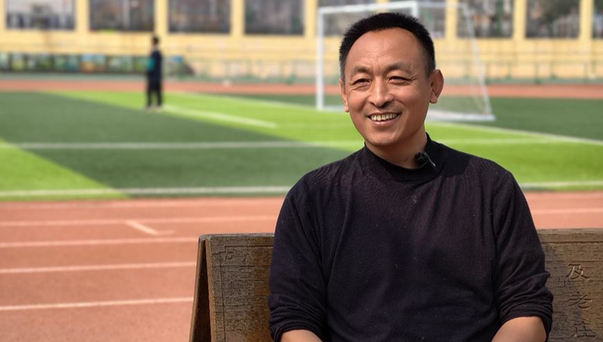 A Chinese professor who came to village service in rural Beijing 	 	In late March, the hillsides around Dongshaoqu village in Beijing were blanketed with peach and apricot blossoms. Delicate pink and white petals drifted gently onto the windowsills of the village school, the quiet courtyard of an elderly woman's home, and the freshly tilled soil of the spring fields.