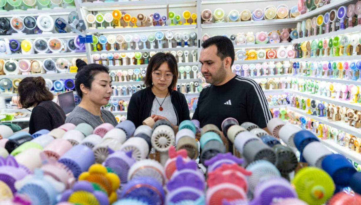 Thriving county-level economies showcase the resilience of China's economy 	 	As Europe grapples with an intense heatwave, wholesale markets in Yiwu, east China's Zhejiang province, are entering another peak sales season, according to a recent article published on the website of Spanish newspaper El Mundo. The article noted that a wide range of products made in Yiwu are helping Europeans cope with soaring temperatures.