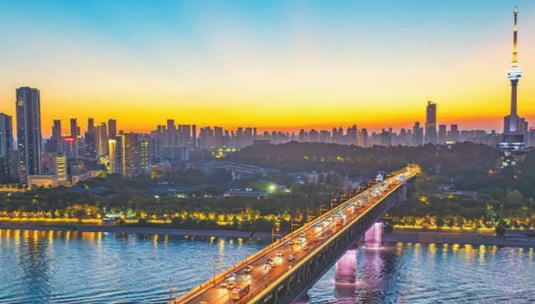 Smart lighting makes the Wuhan Yangtze River Bridge greener 	 	The Wuhan Yangtze River Bridge, located in Wuhan, central China's Hubei province, is hailed as the "First Bridge over the Yangtze River." It holds deep collective memories for generations of local residents. When night falls, the bridge glows with soft, warm-yellow lights, forming an iconic part of Wuhan's nighttime cityscape.