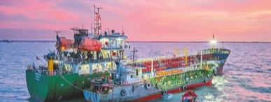 'Floating gas station' draws more ships to Yangpu Port in S China's Hainan