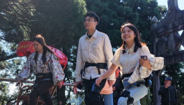 Advanced technologies deliver dazzling experiences at tourist destinations across China during National Day holiday 	 	Tourists wearing exoskeleton robots hike at the Hengshan Mountain scenic area in Hengyang City, central China's Hunan Province, Oct. 6, 2026. Advanced technologies such as exoskeleton devices, AI-powered glasses and robots have enabled diverse and dazzling experiences at tourist destinations across China during the National Day holiday.