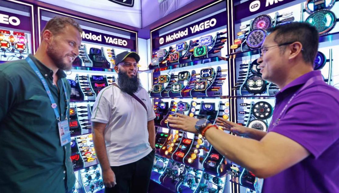 At China's Canton Fair, foreign buyers seek more than products 	 	The 140th China Import and Export Fair, also known as the Canton Fair, is underway in Guangzhou, south China's Guangdong province, attracting around 340,000 overseas buyers.